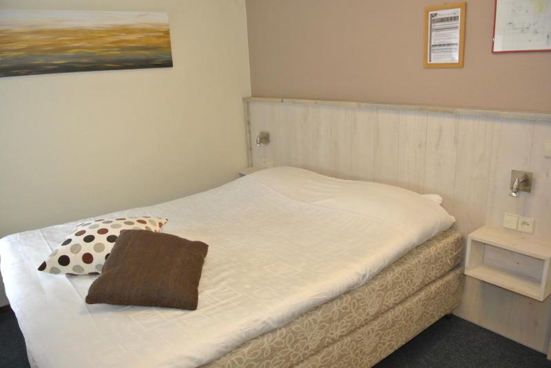 Standard Double Room image 2