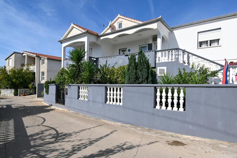 Apartments with parking space Bibinje Zadar - 18066 - image 1