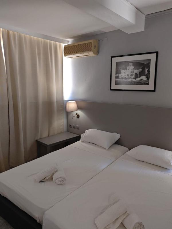 Karis Hotel - image 2