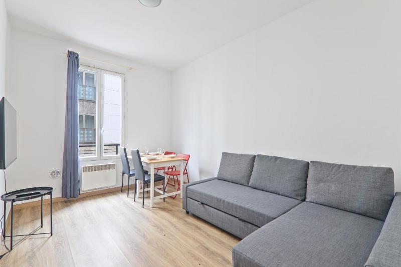Eiffel Tower 2 Heart of Paris 1BR-4P with NetFlix - image 3