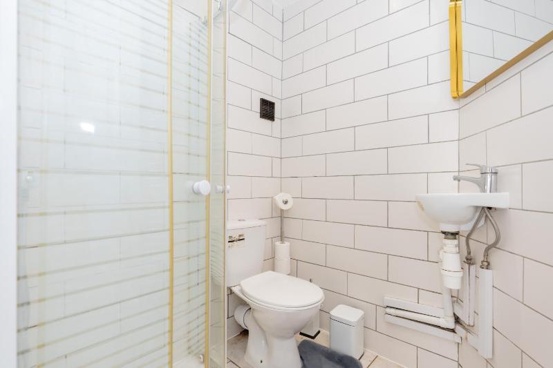 Open Mind Property - 4BR 17 Guests & Free Parking - image 12