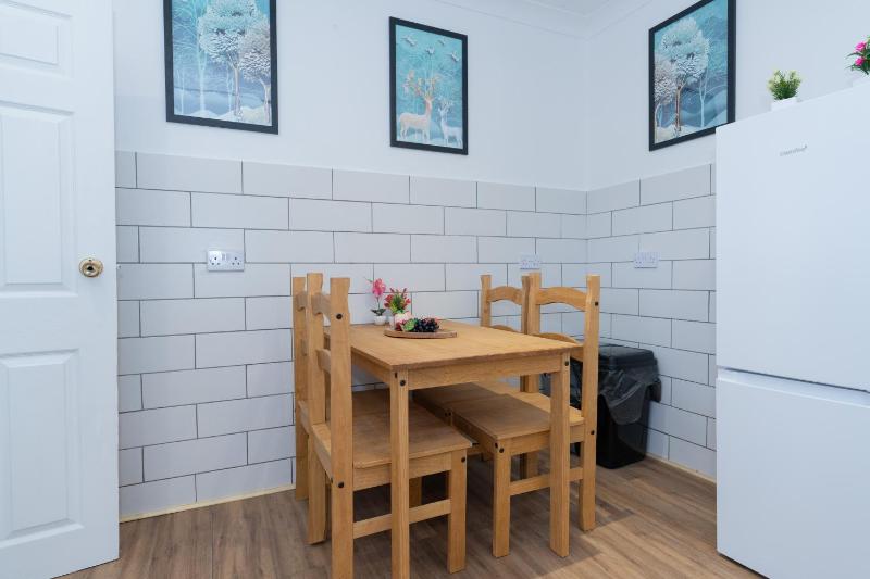 Open Mind Property - 4BR 17 Guests & Free Parking - image 13