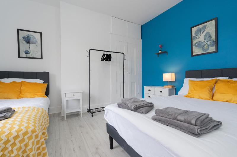 Open Mind Property - 4BR 17 Guests & Free Parking - image 25