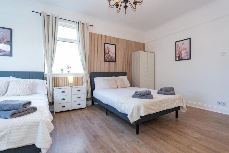 Open Mind Property - 4BR 17 Guests & Free Parking - image 8