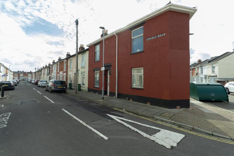 Open Mind Property - 4BR 17 Guests & Free Parking - image 19