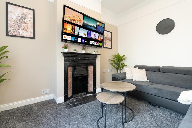 Open Mind Property - 4BR 17 Guests & Free Parking - image 23