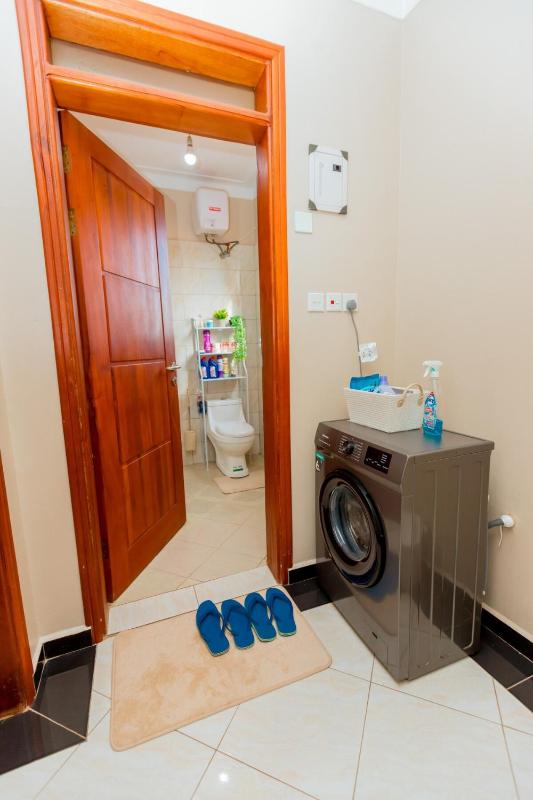 Modern Cozy Haven with balcony views in Kiwatule Ntinda - image 2