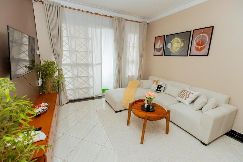 Modern Cozy Haven with balcony views in Kiwatule Ntinda - image 3