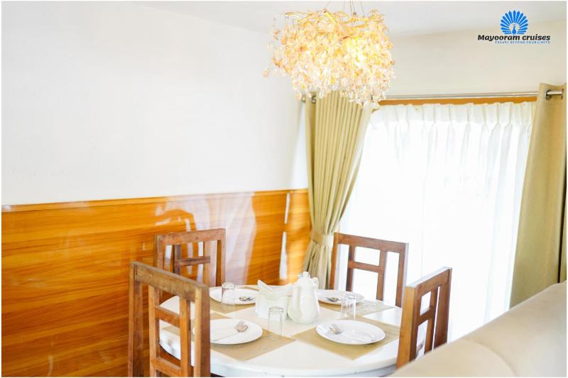 Mayooram cruises -luxury houseboat - image 12