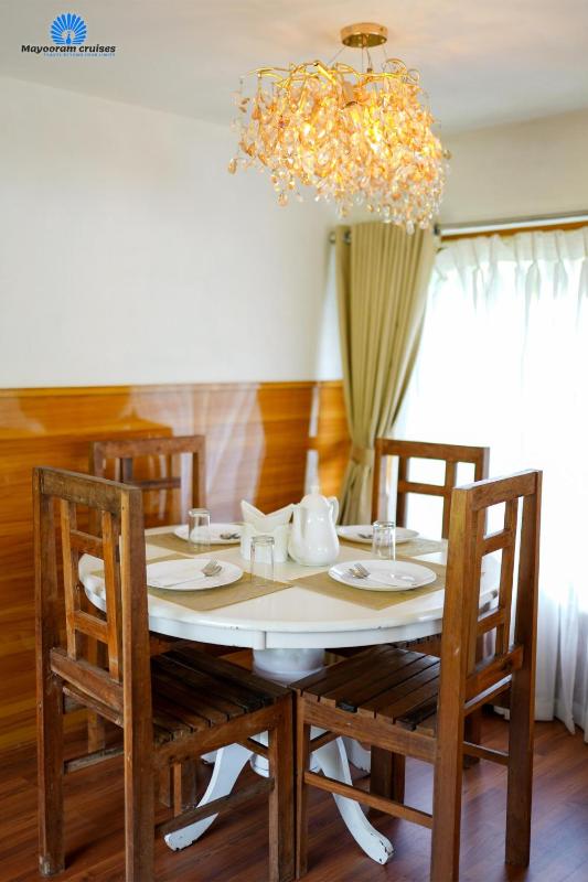 Mayooram cruises -luxury houseboat - image 17