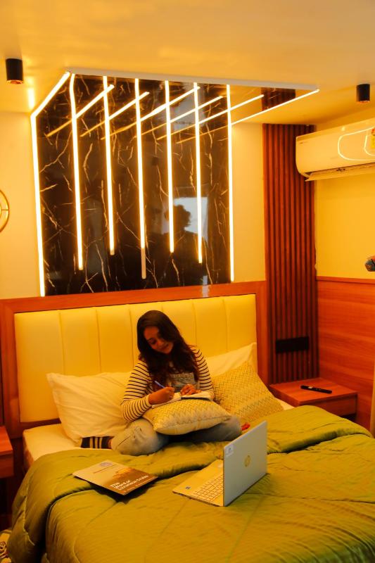 Mayooram cruises -luxury houseboat - image 20