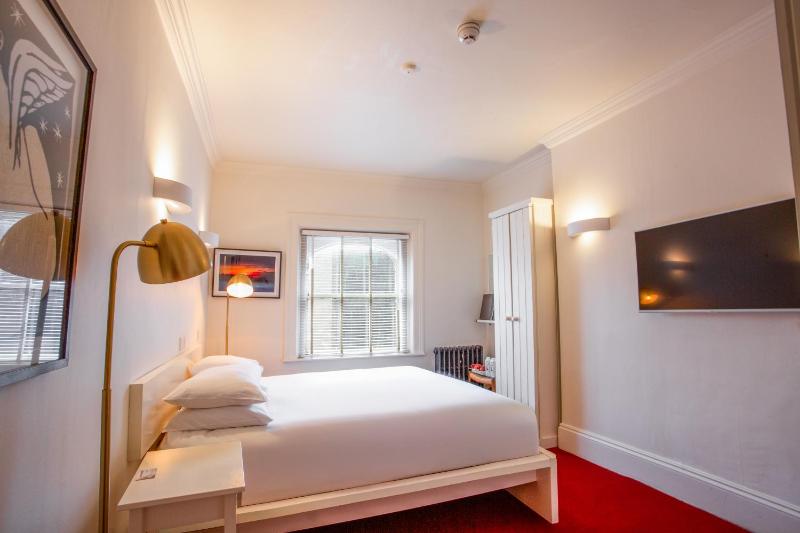 Kellys Hotel - image 4