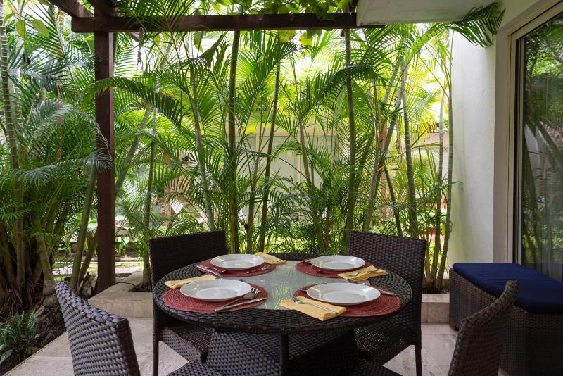 Walled City apt- Rooftop Pool & Private Garden - image 15