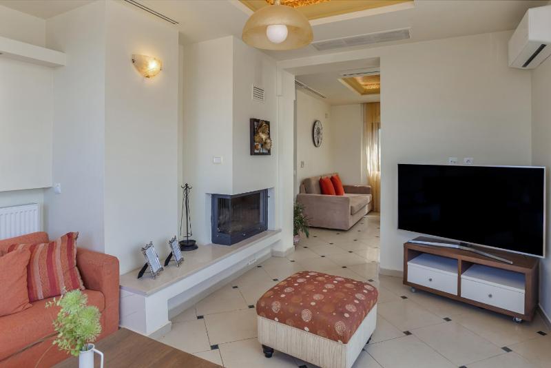 Sunshine Villa with Private Pool by Estia - image 17