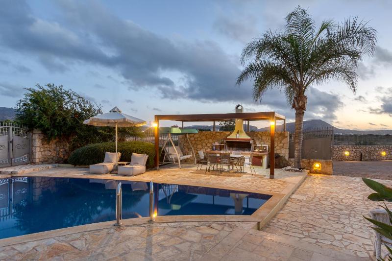 Sunshine Villa with Private Pool by Estia - image 33