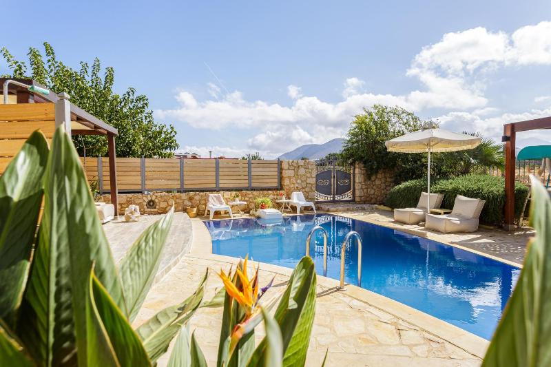 Sunshine Villa with Private Pool by Estia - image 8