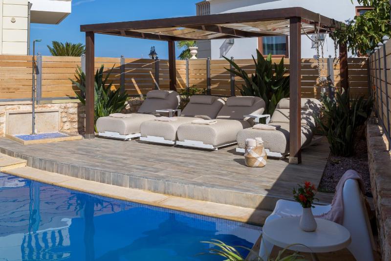Sunshine Villa with Private Pool by Estia - image 21