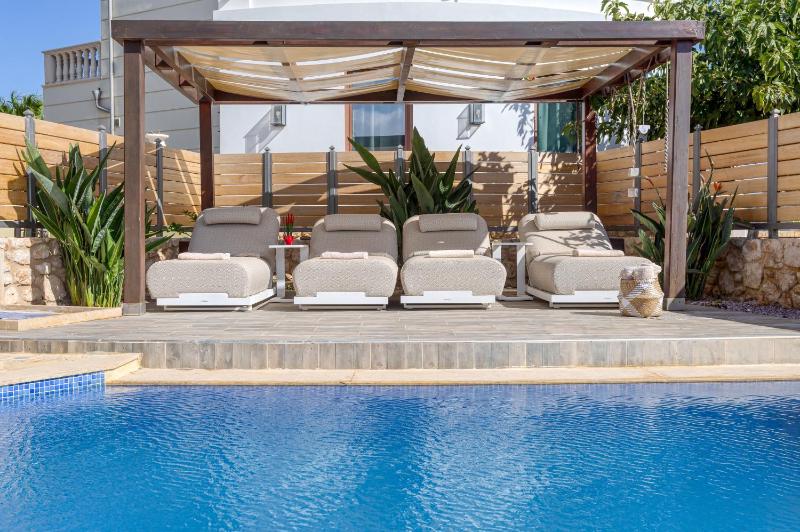 Sunshine Villa with Private Pool by Estia - image 18