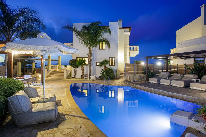 Sunshine Villa with Private Pool by Estia - image 20