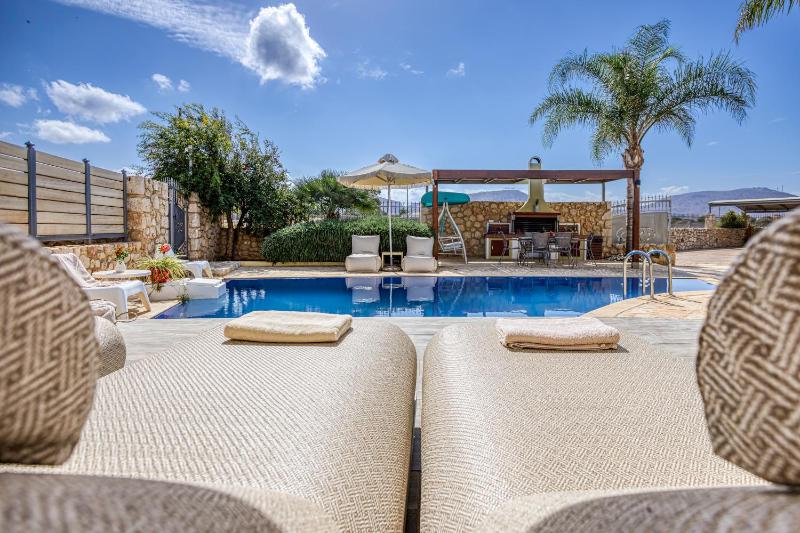 Sunshine Villa with Private Pool by Estia - image 27