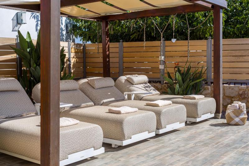 Sunshine Villa with Private Pool by Estia - image 32