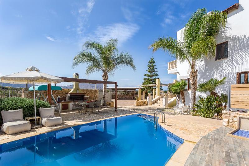 Sunshine Villa with Private Pool by Estia - image 9