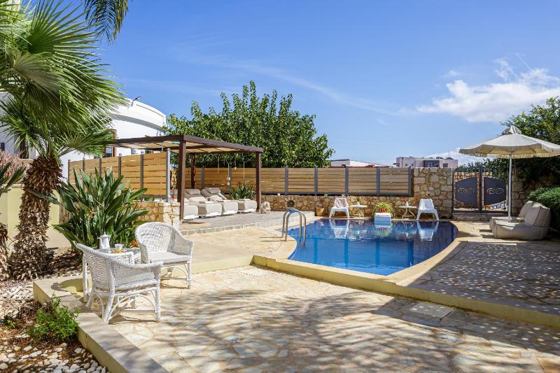 Sunshine Villa with Private Pool by Estia - image 22