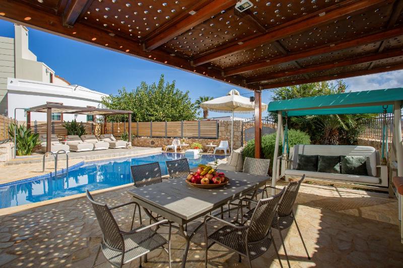 Sunshine Villa with Private Pool by Estia - image 28