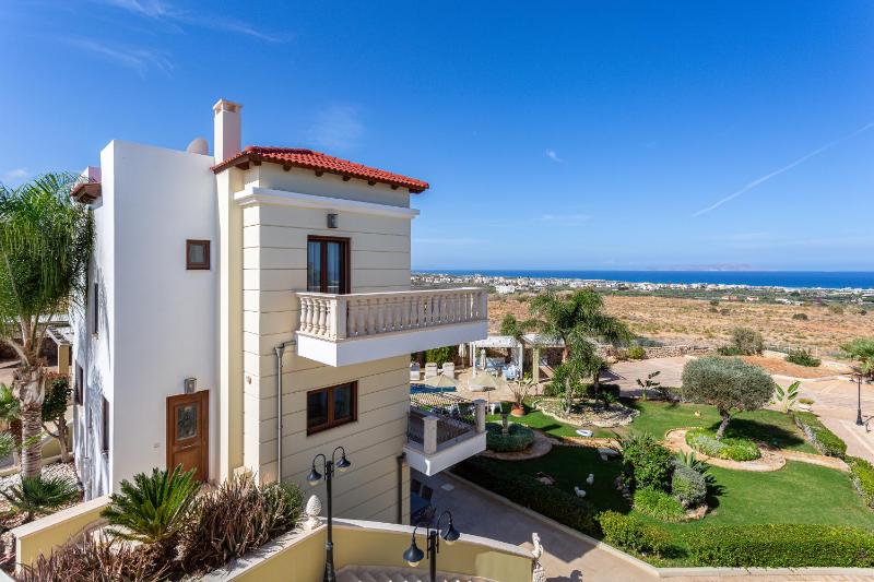 Sunshine Villa with Private Pool by Estia - image 36