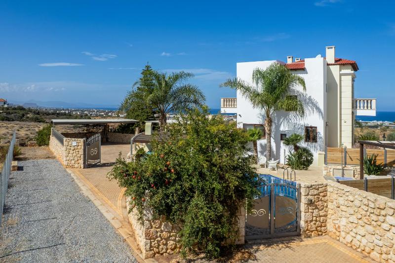 Sunshine Villa with Private Pool by Estia - image 5