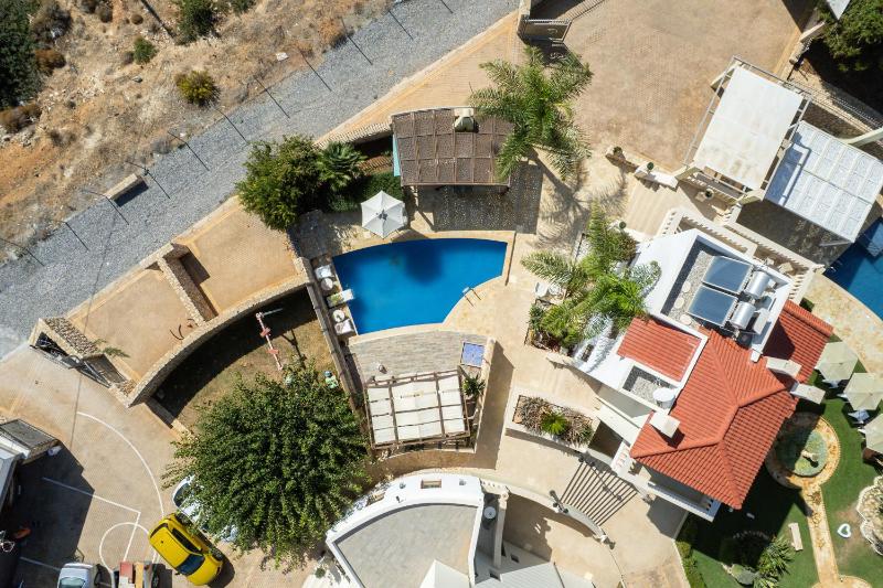 Sunshine Villa with Private Pool by Estia - image 15