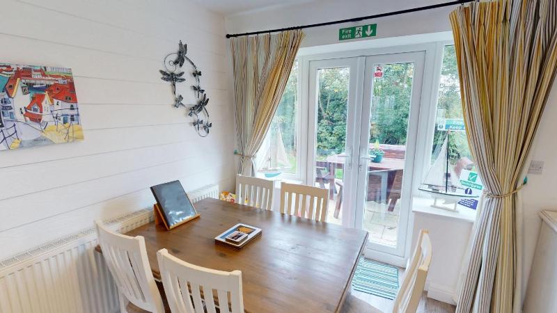 Wren Cottage - Part of the The Bay Filey Holiday Village with pool gym and direct beach access pub restaurant tennis and meadows walks - image 44