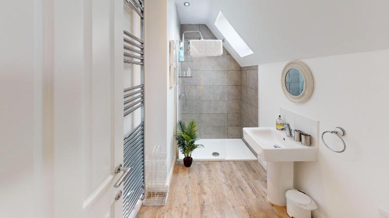 Wren Cottage - Part of the The Bay Filey Holiday Village with pool gym and direct beach access pub restaurant tennis and meadows walks - image 3
