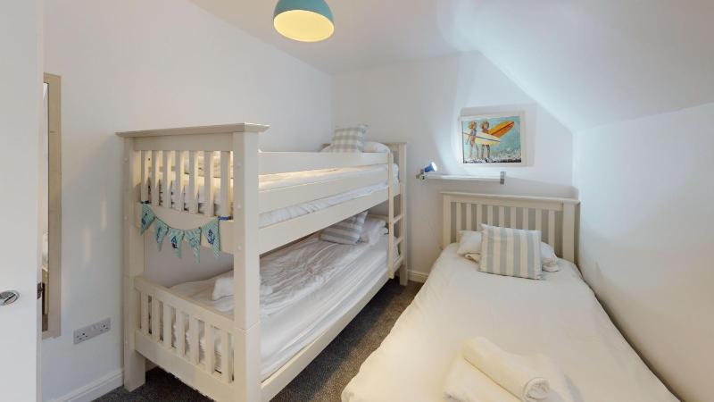 Wren Cottage - Part of the The Bay Filey Holiday Village with pool gym and direct beach access pub restaurant tennis and meadows walks - image 21