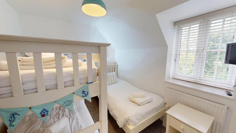 Wren Cottage - Part of the The Bay Filey Holiday Village with pool gym and direct beach access pub restaurant tennis and meadows walks - image 19