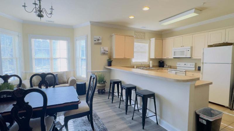 Imagine #2 your vacation at this beautiful condo - image 16