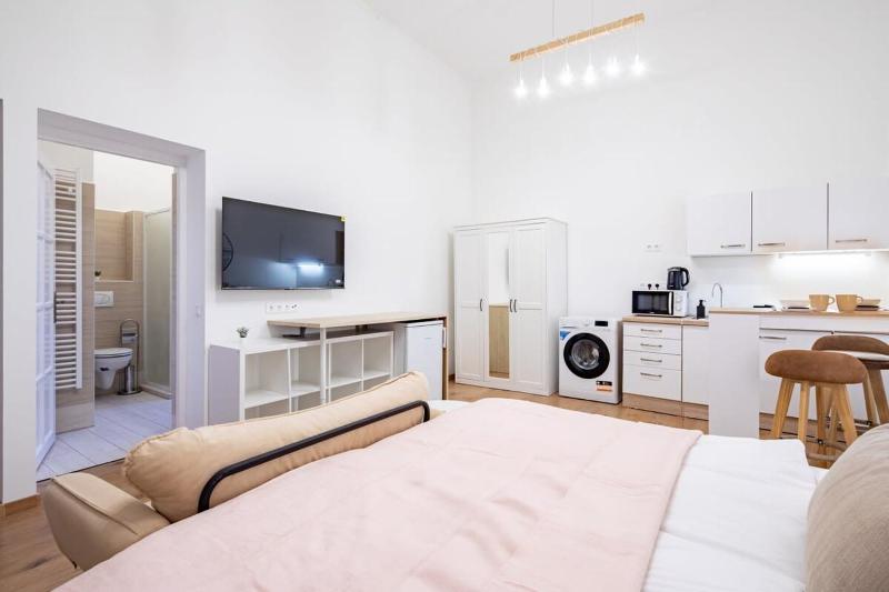 Central - Comfortable - Easy Sleep - image 2