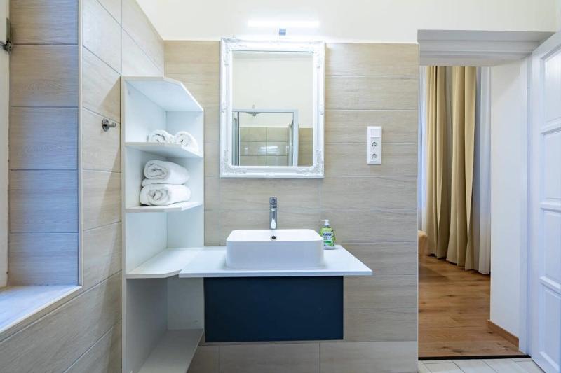 Central - Comfortable - Easy Sleep - image 9