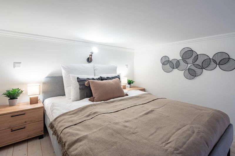 Central - NEW - Comfy Home - image 4