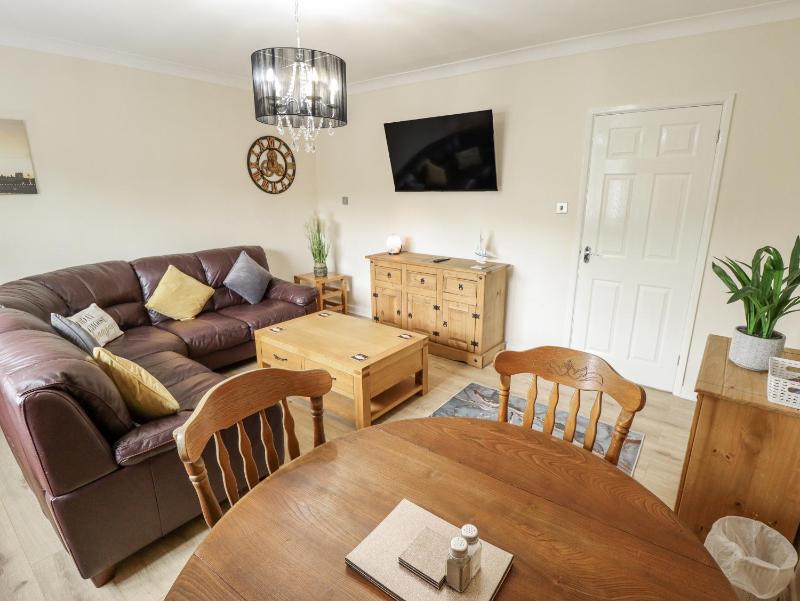 5 Links Court - image 2