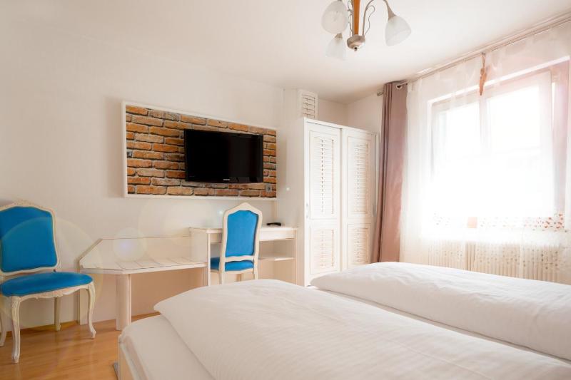 Large Double Room image 4