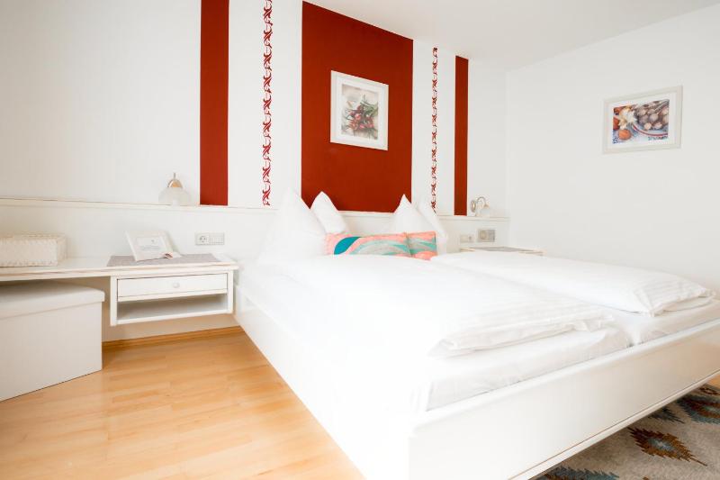 Large Double Room image 3