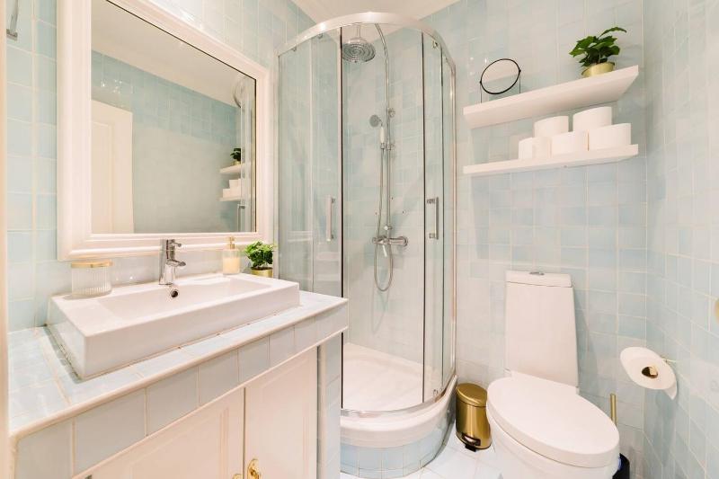 Elegant Lisbon Stay Modern Vintage Charm wAC - image 4