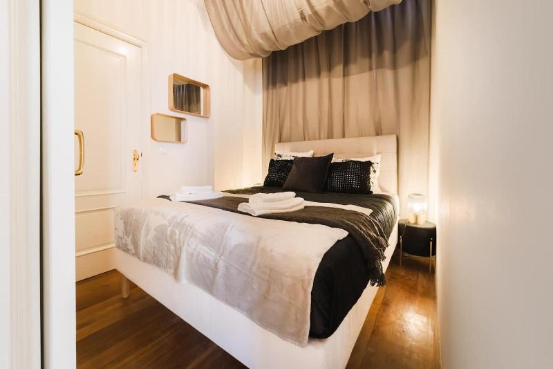 Elegant Lisbon Stay Modern Vintage Charm wAC - image 12