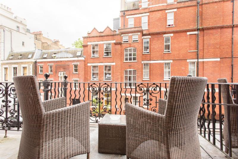 Presidential Suite with Balcony image 2