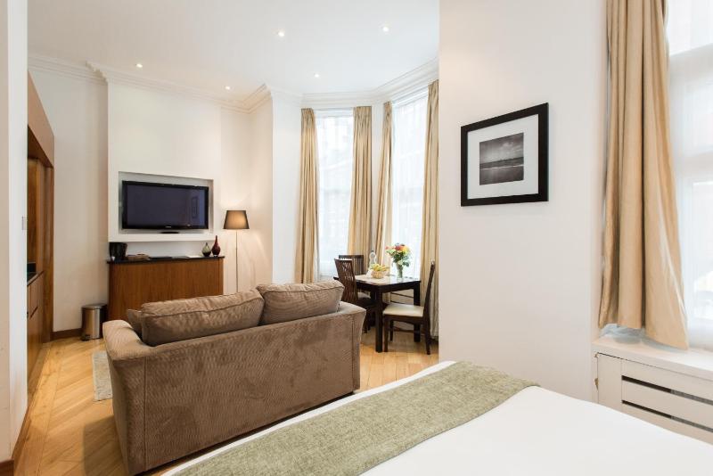 Deluxe Studio image 4