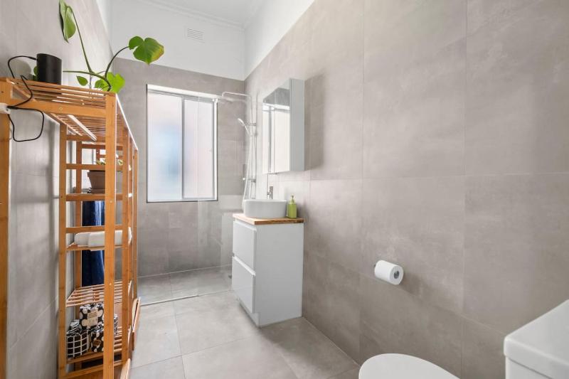 Stylish Northcote Retreat - walk to cafes - image 6