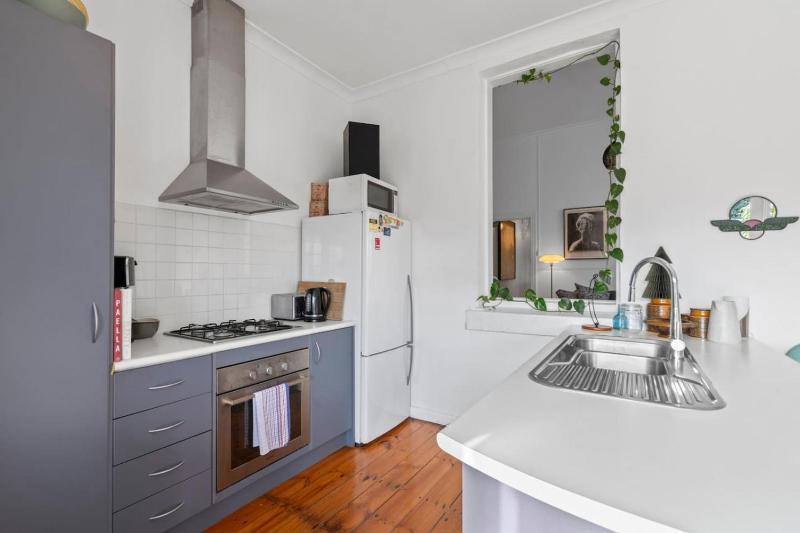 Stylish Northcote Retreat - walk to cafes - image 10