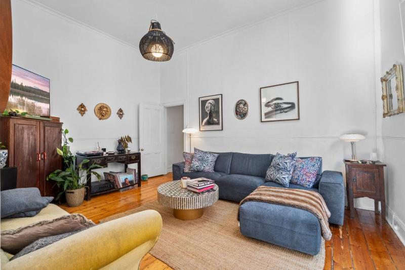 Stylish Northcote Retreat - walk to cafes - image 2