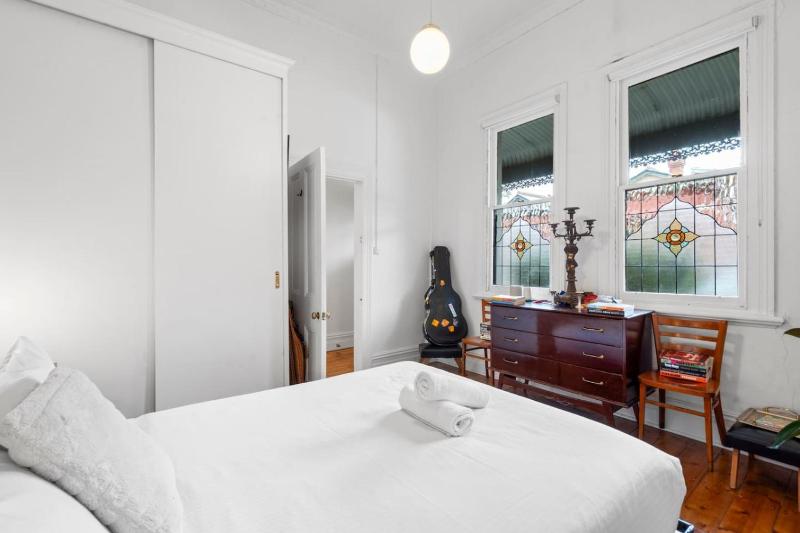 Stylish Northcote Retreat - walk to cafes - image 3